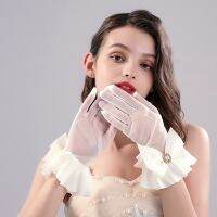 ♈☞ Elegant Short Soft Tulle Brdial Gloves for Wedding Illusion Finger Wrist Length Tea-Party 1920s Gloves Peals luva branca