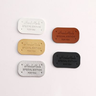 【LZ】✾  20 pçs de couro do plutônio etiquetas feitas à mão roupas carta tags para chapéus coração tricô tags diy costura vestuário artesanato acessórios