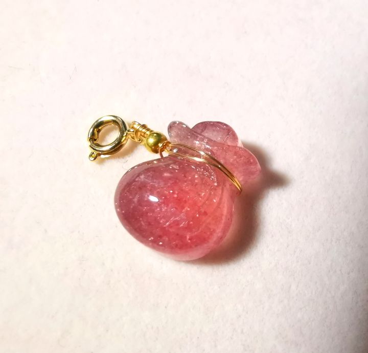 จี้สตรอเบอรี่ควอตซ์-strawberry-quartz-แกะสลักถุงเงิน-พร้อมสร้อยทองไมครอน-สร้อยยาว-18-นิ้ว-จี้ขนาด-2-1-5-ซม