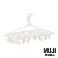 มูจิ ที่แขวนพร้อมที่หนีบผ้าเรซิ่น 32 ตัวหนีบ - MUJI Resin Hanger with Pegs (32 Pegs)