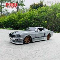 Maisto 1:24ใหม่ขายร้อน1967 Ford Mustang GT สีเทาจำลองรถตกแต่งงานฝีมือของเล่นเครื่องมือของขวัญ