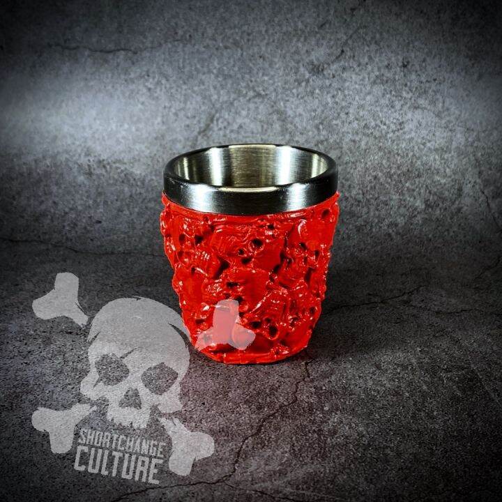 ของสะสม-แก้วช็อตลายนูน-รูปสุสานหัวกะโหลก-graveyard-of-skulls-shot-glass