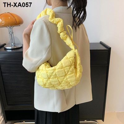 ✤ Female fashion ling han edition sweet bag leisure fold one shoulder alar package milk FUFU down packages