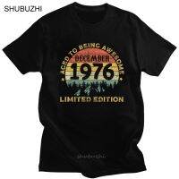 เสื้อยืดคอกลม[100% Cotton]เสื้อยืดลําลอง ผ้าฝ้าย แขนสั้น พิมพ์ลาย Legends Awesome Born In December 1976 ของขวัญวันเกิด สําหรับผู้ชาย  S-5XL