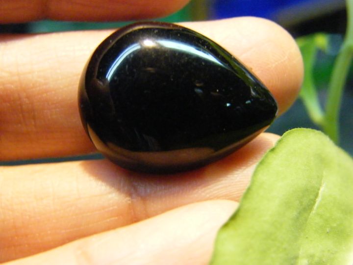 พลอย-หิน-สีดำ-ประดับ-หินนำเข้า-หินจัดสวน-สวนหิน-กระถาง-ต้นไม้-natural-black-stone-kanchanaburi-33-carats-18x25mm