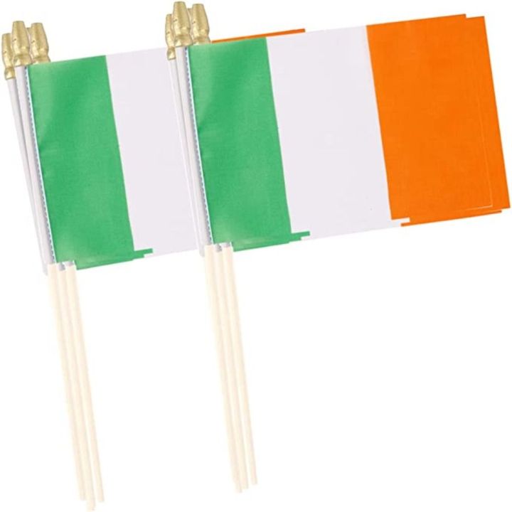 Lá cờ Ireland rực rỡ nổi bật giữa không gian xanh tươi của trung tâm thương mại mới khai trương. Đây là cơ hội để khách hàng tận hưởng cuộc sống đầy màu sắc, tinh tế và hiện đại. Hãy bước vào và trải nghiệm không gian mua sắm đẳng cấp, với hàng trăm thương hiệu nổi tiếng thế giới, những sản phẩm cùng những chương trình khuyến mãi hấp dẫn đang chờ đón bạn.