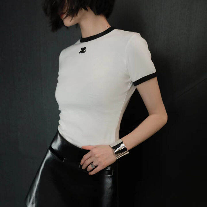 จัดส่งฟรี-curreges-logo-embroidered-black-and-white-contrasting-round-neck-short-sleeved-t-shirt-for-women