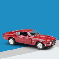 Ford Mustang 1969 Ford Mustang Boss 429อัลลอยสีแดงของขวัญของเล่นแบบชุดสะสมโมเดลรถยนต์สปอร์ตอเมริกัน