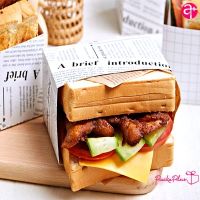 กล่องเค้ก กล่องขนม กล่องแซนวิช snack box กล่องเบอร์เกอร์ กล่องเบเกอรี่ ลาย Classic Newspaper ดูเก๋ๆ Burger/Sandwich/Bakery Box size L แพค 5 ชิ้น