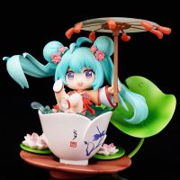 โมเดล VOCALOID Miku (Rainy Lotus Pond Ver.) 12cm Hatsune Miku Virtual Idol Girl Microphone Leaf Umbrella Virtual Singer PVC Figure Packed in Box Model