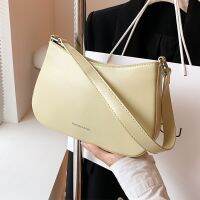 High-end bag womens new trendy fashion shoulder bag simple texture hand bag winter all-match underarm bag 【QYUE】