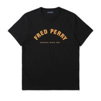 FRED PERRY FRED เพอร์รี่หูข้าวสาลี2023ใหม่ฤดูใบไม้ผลิและฤดูร้อนโลโก้ใหญ่แขนสั้นผู้ชายเทรนด์สบายๆ Balenciagaทหารม้าเสื้อยืดผ้าฝ้าย