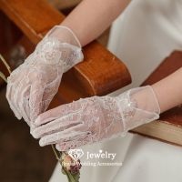 ○☾♠ CC Wedding Gloves Women Accessories Bridal Dress Engagement Finger Gants Evening Party Prom Short Lace Elegant Mittens WG084