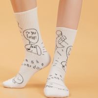 【Sock shop】ฤดูใบไม้ผลิฤดูใบไม้ร่วงสีขาวหญิงถุงเท้าหลอดกราฟฟิตีญี่ปุ่นการ์ตูนถุงเท้าผ้าฝ้ายบางถุงน่องกีฬาผู้ชายผู้หญิงถุงเท้าคู่