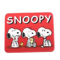 SNOOPY R แผ่นรองเม้าส์ แผ่นรองเมาส์ เมาส์ สี่เหลี่ยม ลาย SNOOPY RED ขนาด 21 x 26 cm สวยงาม น่าใช้งาน งานสวย งานดี มีบริการเก็บเงินปลายทาง by NOEYNEST SHOP