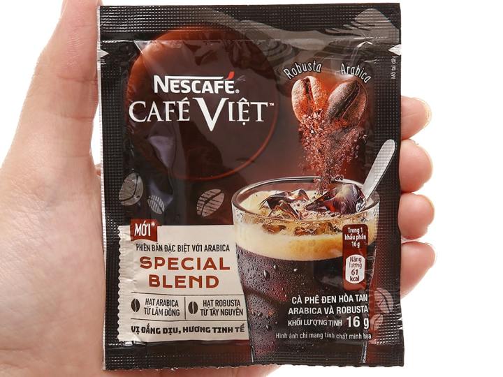 Cà phê đen đá Nescafé Cafe Việt Arabica là sự kết hợp hoàn hảo giữa hương vị cà phê đen đậm đà và hương thơm đặc trưng của cafe Arabica. Cùng với đó, cà phê Việt Nam được hòa quyện vào tạo nên hương vị vô cùng tuyệt vời. Hãy xem hình ảnh và thưởng thức ly cà phê này ngay!