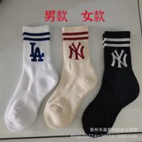 [COD] สไตล์เกาหลีสไตล์ mlb ถุงเท้าถุงเท้าชายหญิงคู่รัก NY ถุงเท้าบาสเก็ตบอลเบสบอลระดับกลางกีฬาถุงเท้าแฟชั่นผ้าขนหนูแบบบาง