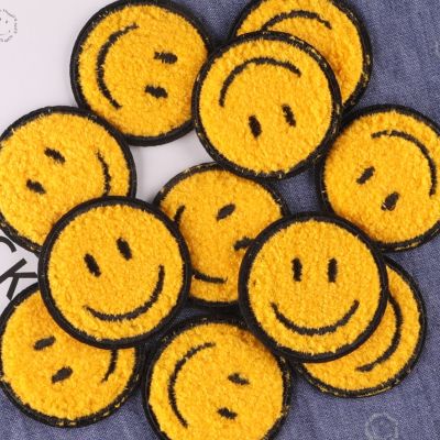 【YF】☁  Smile Face Embroidered Iron on Patches for Clothing Round Badges Kids Shoes Appliques Accessories