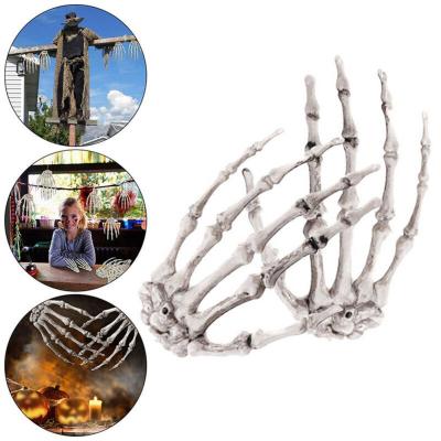 1Pair Halloween Skeleton Claw Skeleton Horror Tricky Supplies House Haunted Decoration C0G2