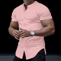 เสื้อกระดุมเสื้อแขนสั้นสำหรับผู้ชายประดับเพชรสีขาวลายสก๊อตสีทึบเสื้อเชิ้ตเสื้อเปิดลงเข้ารูปพอดีลำลอง