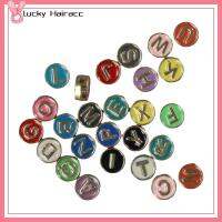 LUCKY HAIRACC ตัวอักษรโลหะงานฝีมือ ลูกปัดตัวอักษรเคลือบ ตัวอักษร A-Z โลหะผสมอัลลอยด์ ลูกปัดโลหะผสมที่มีสีสัน 52ชิ้นค่ะ สีสันสดใส ลูกปัดเว้นระยะกลมแบน การทำเครื่องประดับ