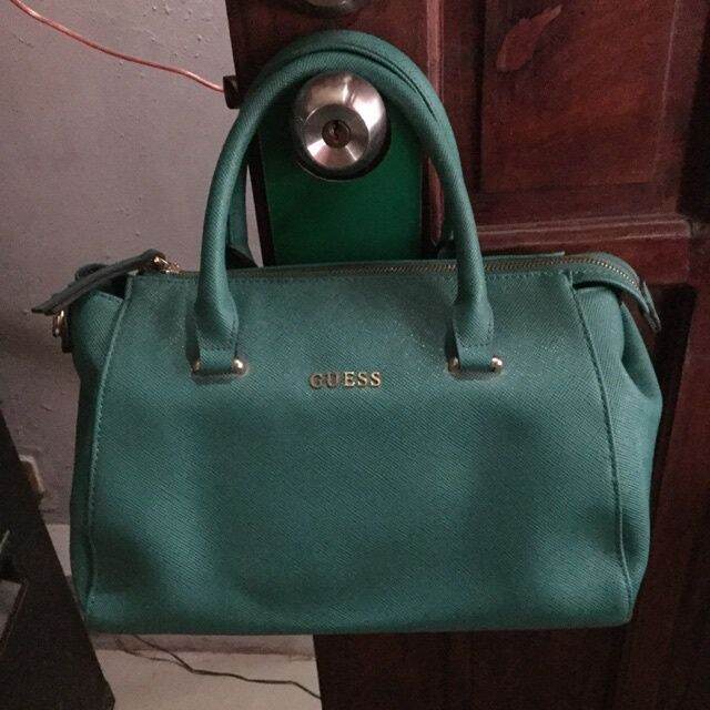 Guess handbag/sling bag Lazada PH
