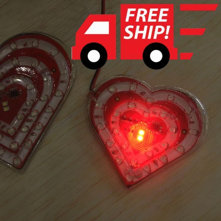 Bạn đang tìm kiếm những sản phẩm đèn led độc đáo và đẹp mắt? Đèn led hình trái tim chắc chắn sẽ là sự lựa chọn tuyệt vời cho bạn! Với hình dáng trái tim ngọt ngào và đầy tình yêu, chiếc đèn led này sẽ là một điểm nhấn thú vị cho ngôi nhà của bạn.