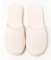 [BEST SELLER] กรีน ค๊อตตอน รองเท้าใส่ในบ้าน ผ้ารังผึ้ง สีครีม หัวปิด Green Cotton Home Slippers - Closed Toe 7002