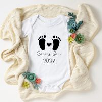 Baby Footprints Coming Soon 2023 Newborn Boy Girl Clothes Pregnancy Gift  Fashion Surprise Infant Onesies Summer Casual Bodysuit Hand Tool Parts Acces