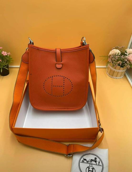 กระเป๋าสะพายงานใหม่ล่าสุดดีที่สุดไซส์-10-นิ้ว-กระเป๋าผู้หญิงงานสวยเป๊ะใส่ของได้เยอะงานสวยหนังดีมากรับ