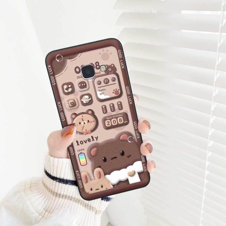 Ốp lưng điện thoại Samsung J7 Prime - Bạn muốn biến chiếc điện thoại của mình thành một chiếc phụ kiện thời trang? Hãy tô điểm cho nó thêm sự độc đáo với ốp lưng điện thoại Samsung J7 Prime. Với nhiều mẫu mã đa dạng, độc đáo, mang đến cho bạn nguồn cảm hứng sáng tạo tuyệt vời.