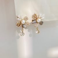 [COD] Real gold plating 925 silver needle pearl all-match earrings Korean diamond-encrusted crystal flower a pair of