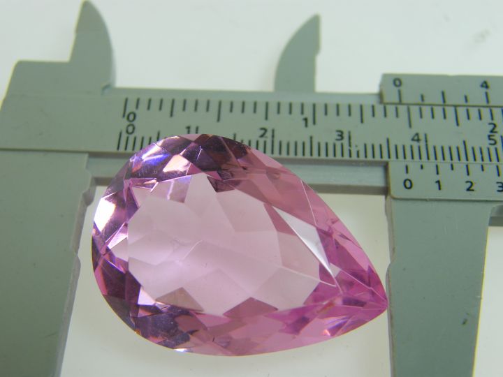 สีชมพู-หิน-lab-pink-crystal-35x25-weight-81-cts-พลอย-lab-made-100-ราคาเป็นเม็ด-81-กะรัต-carats-drop-shape