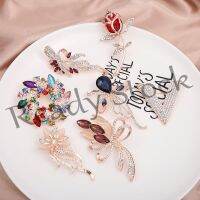 【hot sale】 ✿ B36 Brooch female crystal diamond pearl brooch flower brooch butterfly animal alloy brooch Korean version corsage dress pin