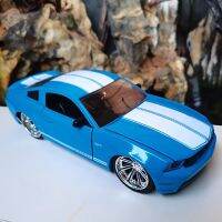 Jiada เครื่อง1:24 Ford Mustang 2010 GT,เครื่องหล่อโลหะอัลลอยโมเดลรถยนต์พัดลมของเล่นตกแต่งของเด็กผู้ชายของสะสมของขวัญ