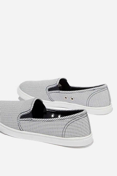 rubi slip on