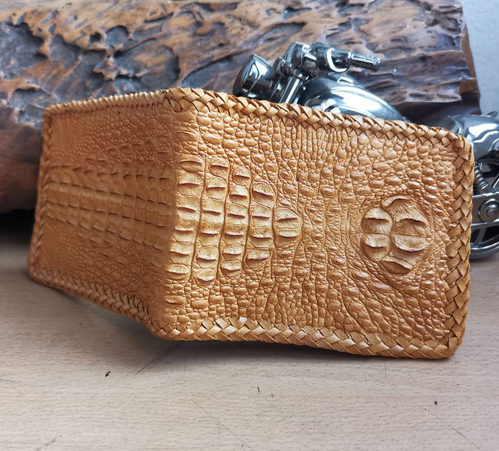 genuine-crocodile-leather-ถักขอบตลอดใบ-ด้วยช่างผู้ชำนานการ-งานสวยปรานีต