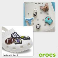 Crocs Collection Jibbitz จิ๊บบิทแฟชั่น 5PK (1 แพ็ค มีจำนวน 5 ชิ้น) รุ่น Vet 10010365 / Varsity Patch 10011116 (720