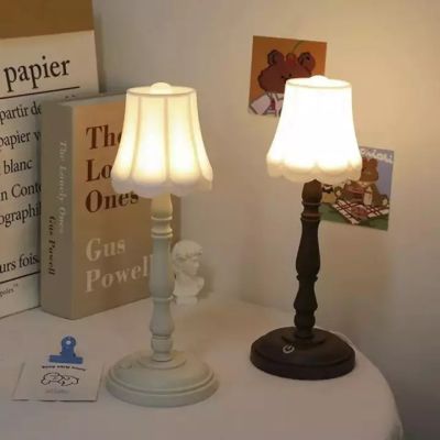 18cm INS Retro LED Light Cute Mini Table Bedside Night Light Home Decoration Lamp