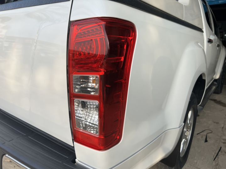 ไฟท้ายดีแม็กซ์-isuzu-dmax-2014-2018-led-เบ้าแดง-ยี่ห้อตราเพชร-diamond