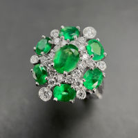 Emerald Diamond Ring แหวนเพชรมรกต มรกตแท้สีเขียวสดธรรมชาติ ประดับด้วยเพชรแท้ ทรงกลม น้ำ96-97 ตัวเรือนเป็นทองขาว18k