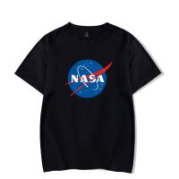 เสื้อยืดแขนสั้น ผ้าฝ้าย พิมพ์ลาย NASA ขนาดใหญ่ สไตล์ฮิปฮอป แฟชั่นฤดูร้อน สําหรับผู้ชาย และผู้หญิง ไซซ์ Xs-4XL 1389S-5XL