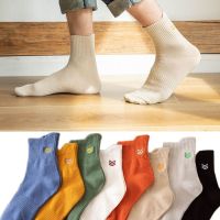 【Sock shop】ผู้ชายถุงเท้าผ้าฝ้ายปากสั้นถุงเท้ากีฬาที่มีคุณภาพสูงสีทึบถุงเท้าลำลองสำหรับผู้ชาย10คู่