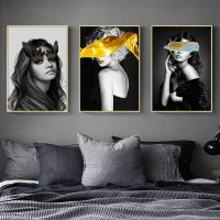 บทคัดย่อ Wall Art รูปภาพแฟชั่นผู้หญิงผีเสื้อริมฝีปากทองและสีขาวสีดำ Modern Home ภาพวาดผ้าใบสำหรับตกแต่งความงาม