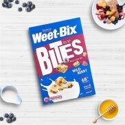 Bánh Ngũ Cốc Ăn Sáng Weet-Bix Bites Vị Dâu Rừng Giàu Chất Xơ Ít Đường