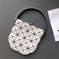 Issey Miyake 2023ใหม่กระเป๋าถังพับได้ Lingge ขนาดเล็กใจกว้าง