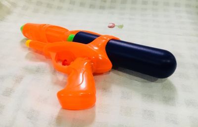 ปืนฉีดน้ำต้อนรับสงกรานต์  สีส้ม ขนาด 27 เซนติเมตร
