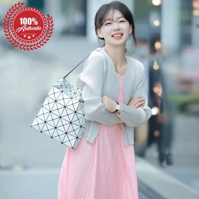 โปรโมชั่นเวลา จำกัด🔥ของแท้100% 🔥Issey Miyake BAO BAO bag เครื่องหมายป้องกันการปลอม กระเป๋าไหล่ ตารางรังนก  กระเป๋าสะพายข้าง Double color