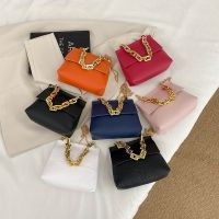 [Baozhihui]กระเป๋าสตรี New Western Style Small Bag Golden Chain Shoulder Diagonal Messenger Crossbody Bag Handbags Purse Luxury Designer