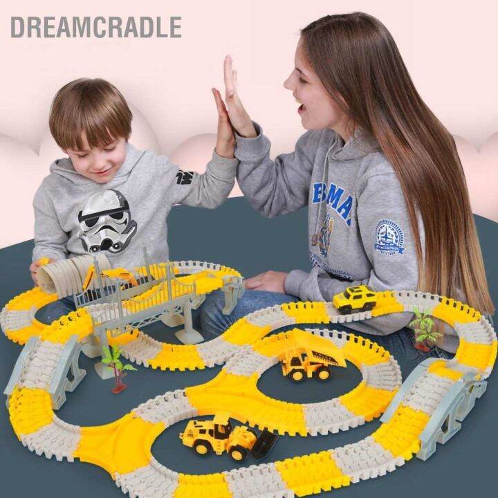 dreamcradle-รางการแข่งขันก่อสร้างสำหรับเด็กที่มีความยืดหยุ่นไฟฟ้าติดตามรถของเล่นชุดของขวัญประกอบ-diy-ชุดรางรถไฟขนาดใหญ่
